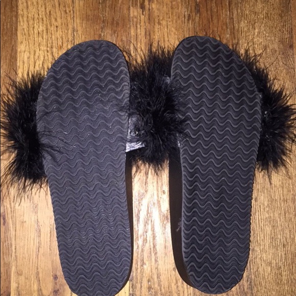 Black Feather Slides - Picture 5 of 6